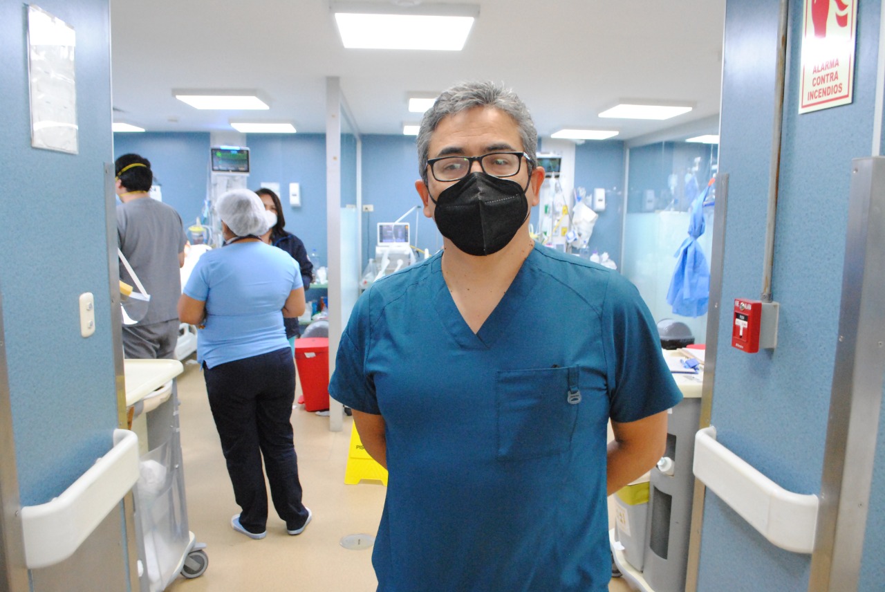 Imagen del doctor Luis Granados Bullón, Jefe de la UCI del Hospital Cayetano Heredia