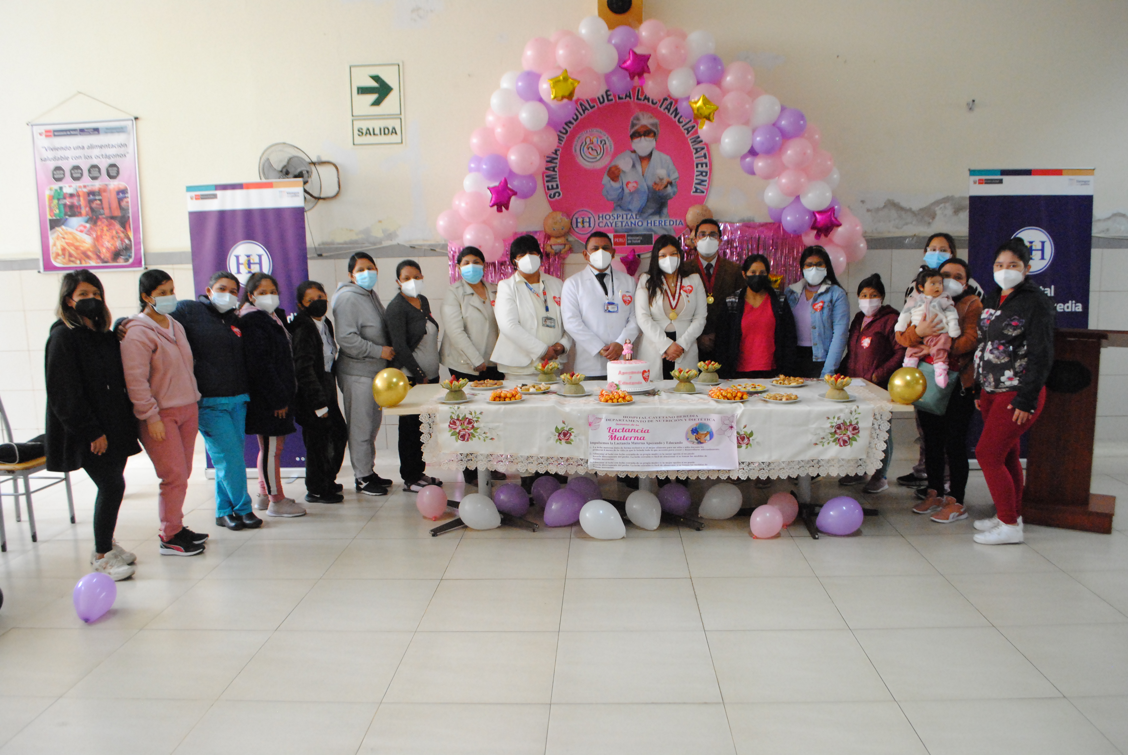 Imagen del Director del Hospital Cayetano junto al personal del Departamento de Nutrición y Dietética