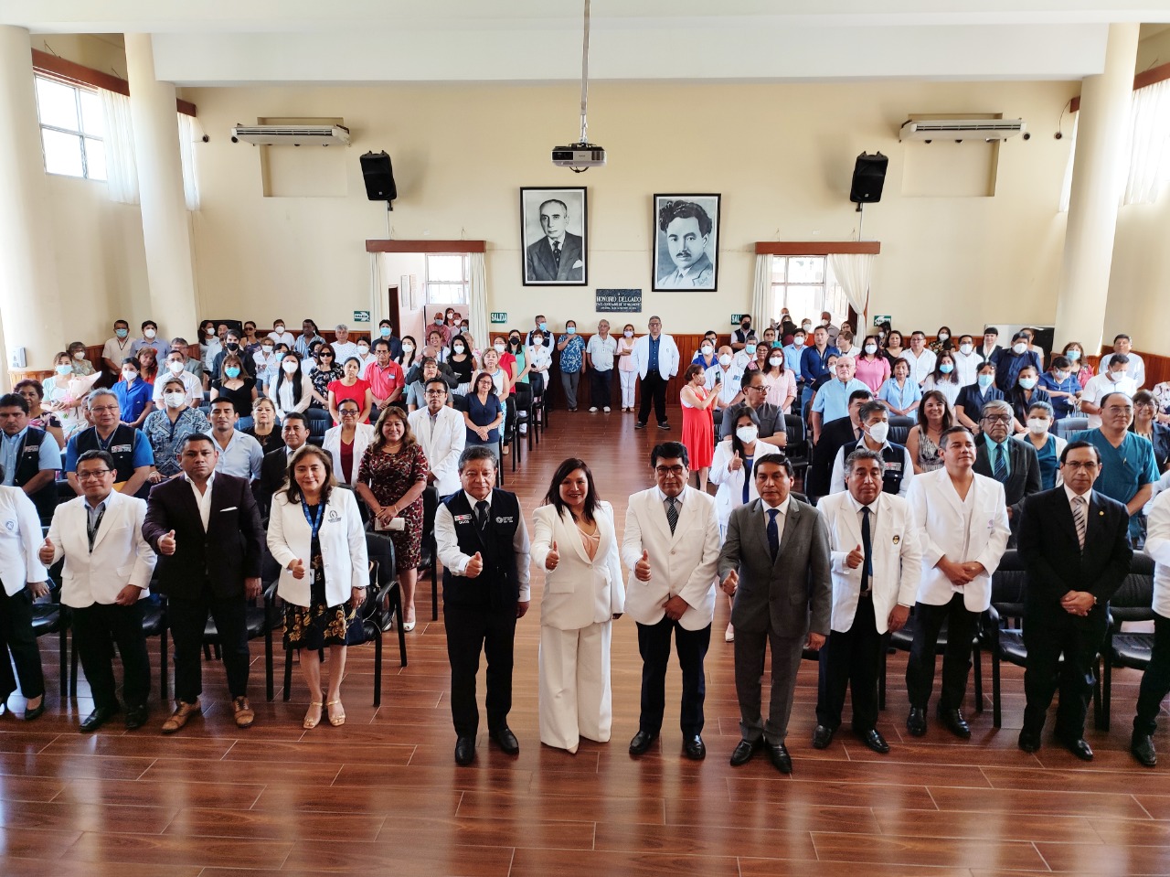 Imagen del Director del Hospital Cayetano Heredia y otras autoridades del Instituto Nacional de Salud Mental Hideyo Noguchi